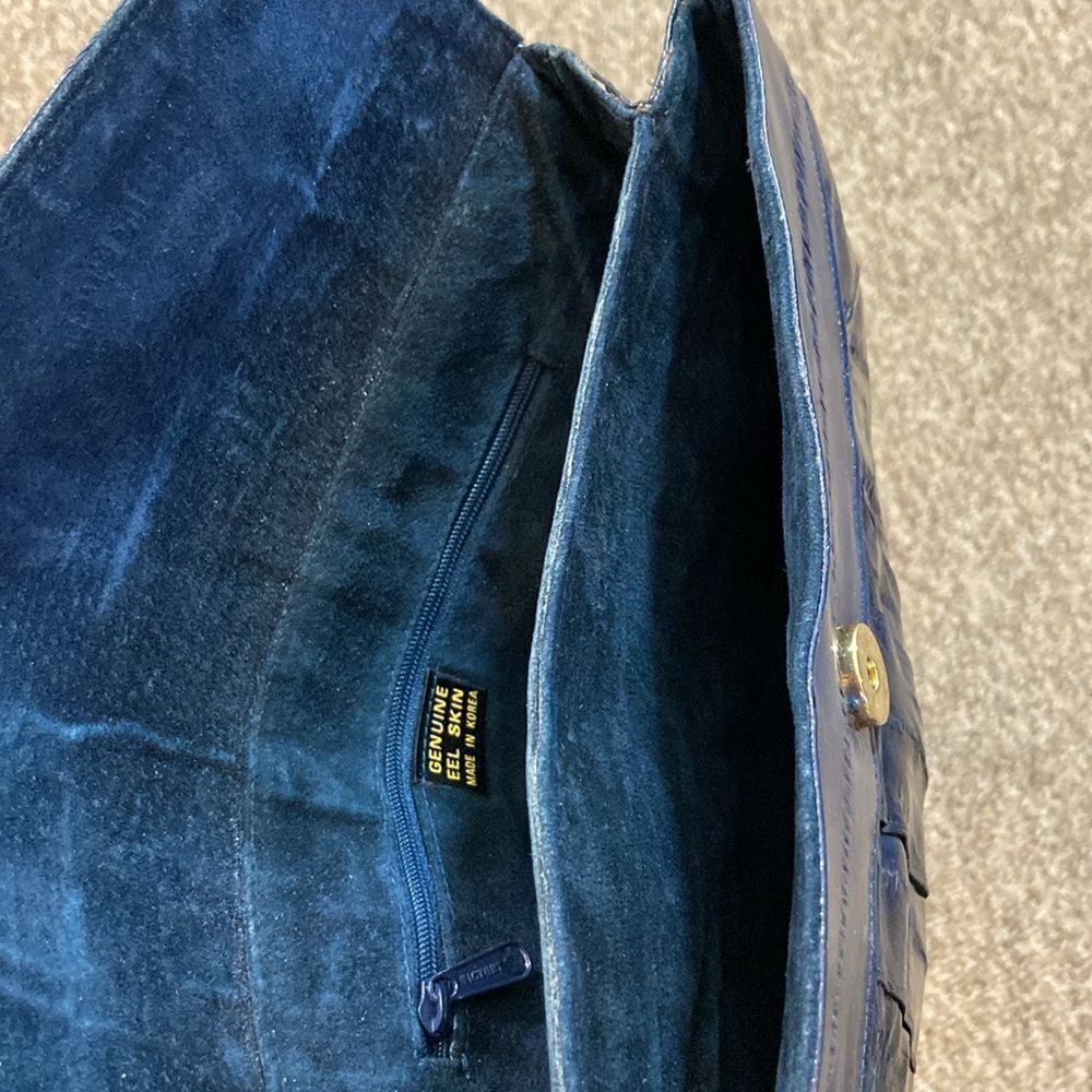 VTG, GENUINE EEL SKIN MADE IN KOREA Elegant Blue Clutch with Gold Chain - Picture 12 of 16